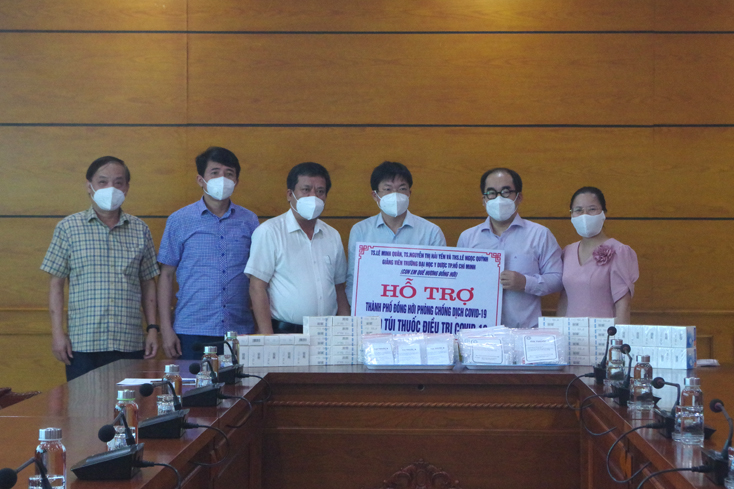 Tiếp nhận 1.000 túi thuốc hỗ trợ điều trị bệnh nhân Covid-19