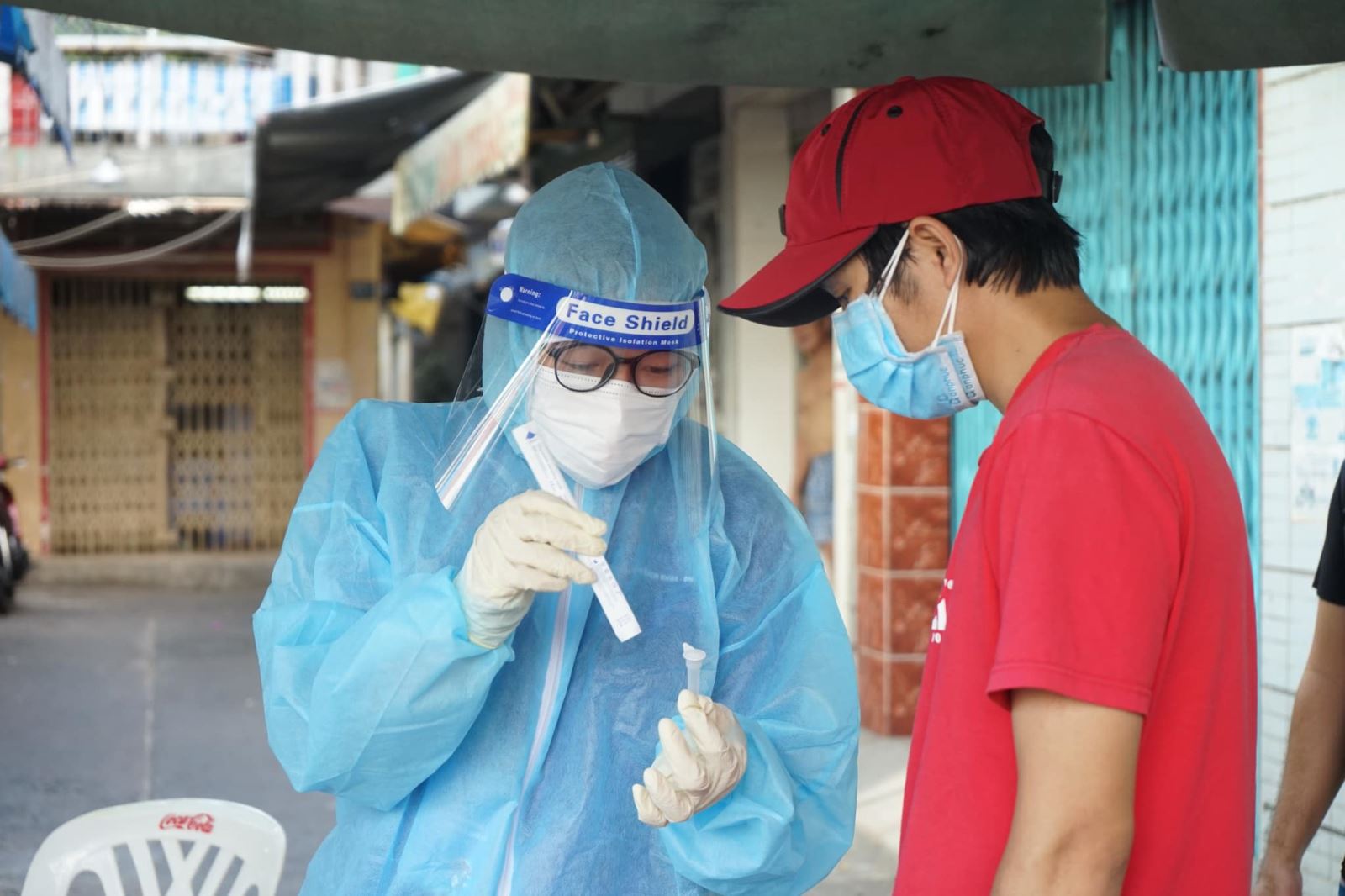 Các địa phương đang giãn cách xã hội xem xét hướng dẫn người dân tự lấy mẫu xét nghiệm SARS-CoV-2