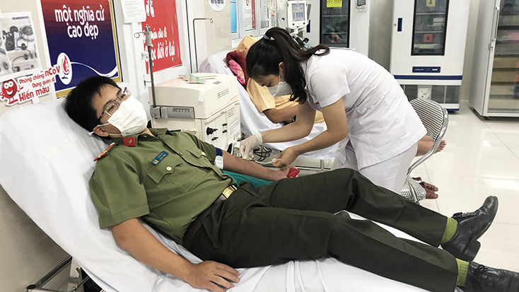 Đoàn viên thanh niên Công an tỉnh hiến máu cấp cứu sản phụ qua cơn nguy kịch