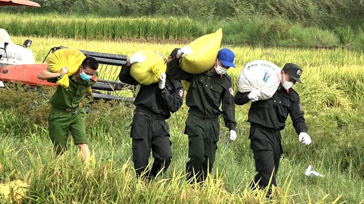 Công an Quảng Bình vững vàng, xung kích trên tuyến đầu chống dịch