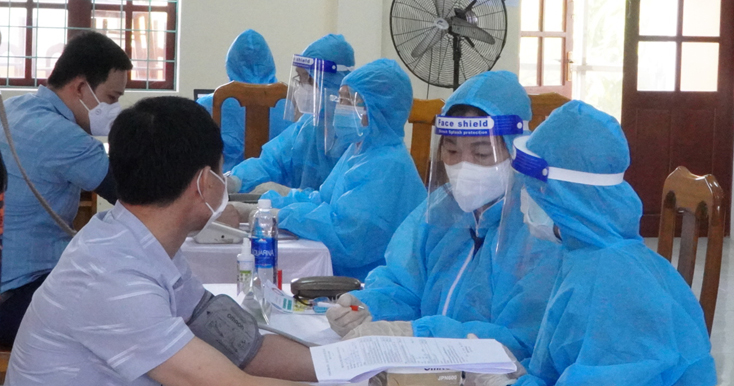 11 y, bác sỹ nghỉ hưu và y tế tư nhân tình nguyện tham gia chống dịch Covid-19
