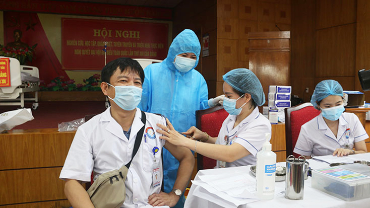 Sở Y tế điều động 50 cán bộ hỗ trợ Trung tâm Y tế TP. Đồng Hới