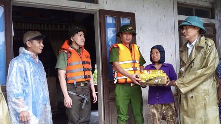 "Dễ trăm lần không dân cũng chịu, khó vạn lần dân liệu cũng xong"
