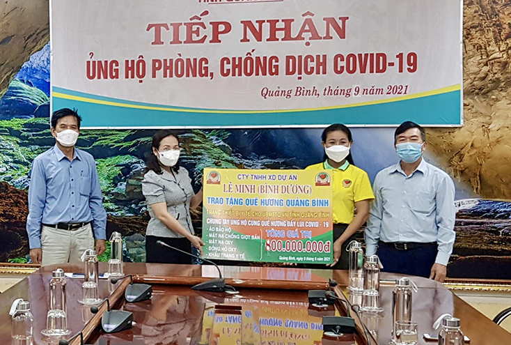 Tiếp nhận ủng hộ phòng, chống dịch Covid-19 từ Công ty TNHH xây dựng dự án Lê Minh