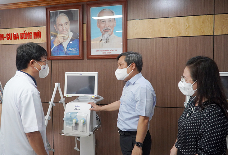 Đồng chí Bí thư Tỉnh ủy Vũ Đại Thắng làm việc với Bệnh viện hữu nghị Việt Nam - Cuba Đồng Hới