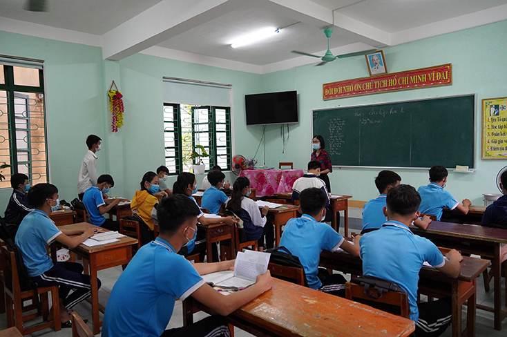 Phát sóng chương trình dạy học trên kênh QBTV cho học sinh lớp 9 và 12