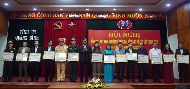 Gương sáng nữ Bí thư Đảng ủy xã "8X"