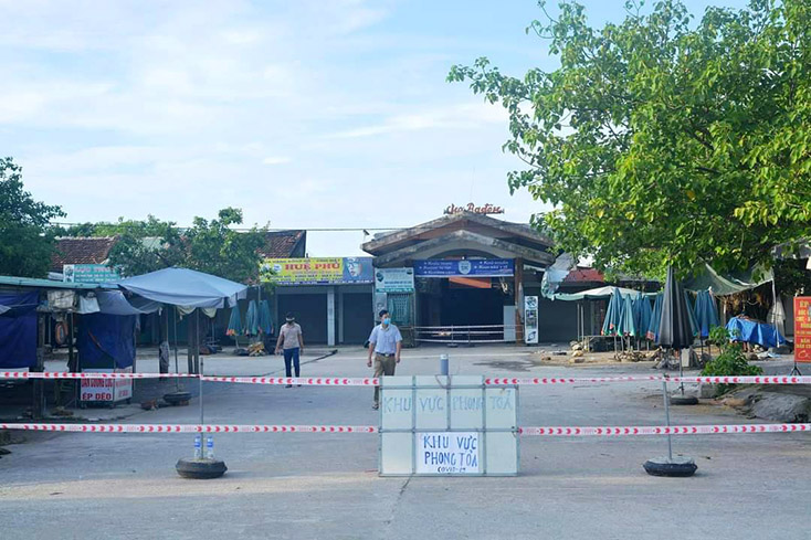 TX. Ba Đồn: Thần tốc truy vết các trường hợp liên quan 2 ca dương tính SARS-CoV-2