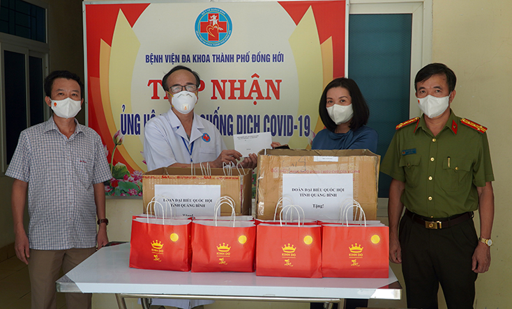 Đoàn Đại biểu Quốc hội tỉnh thăm, động viên lực lượng phòng, chống dịch tại TP. Đồng Hới