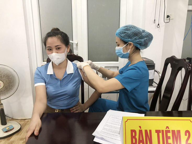 TX. Ba Đồn:  90% cán bộ, giáo viên được tiêm vắc-xin phòng Covid-19