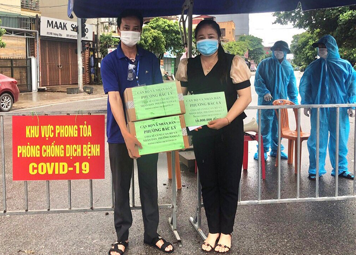 Nữ cán bộ Mặt trận nhiệt tình với công tác phòng, chống dịch