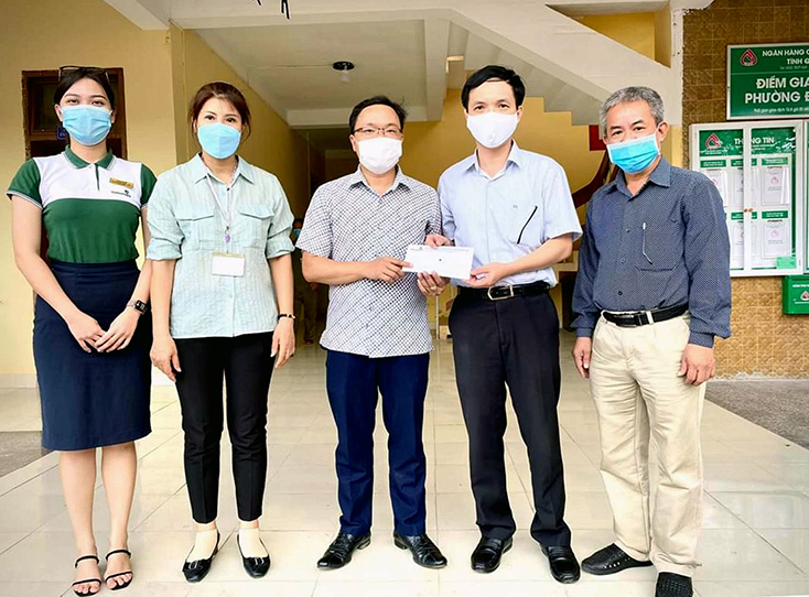 Ngành ngân hàng hỗ trợ gần 3 tỷ đồng cho công tác phòng, chống dịch
