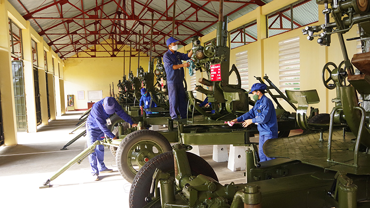 Lặng thầm những người lính "giữ lửa"