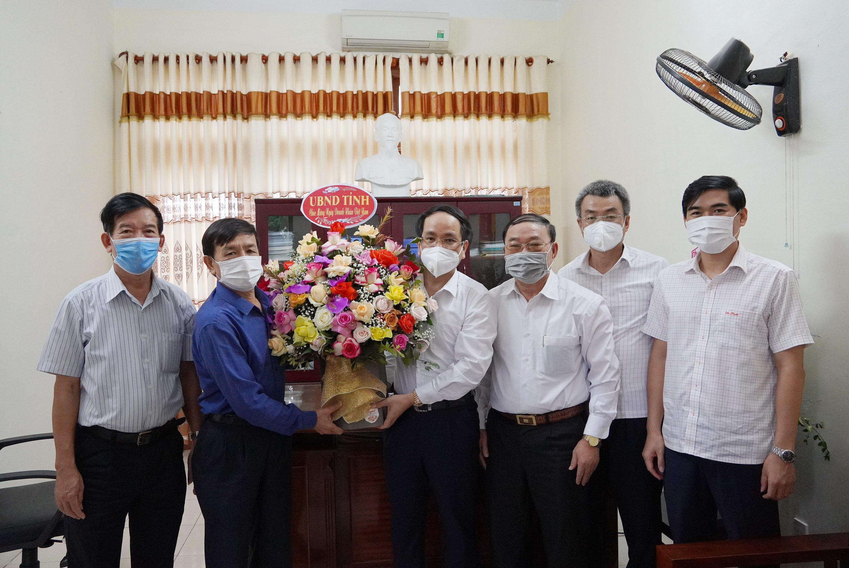 Lãnh đạo UBND tỉnh thăm, chúc mừng nhân Ngày Doanh nhân Việt Nam