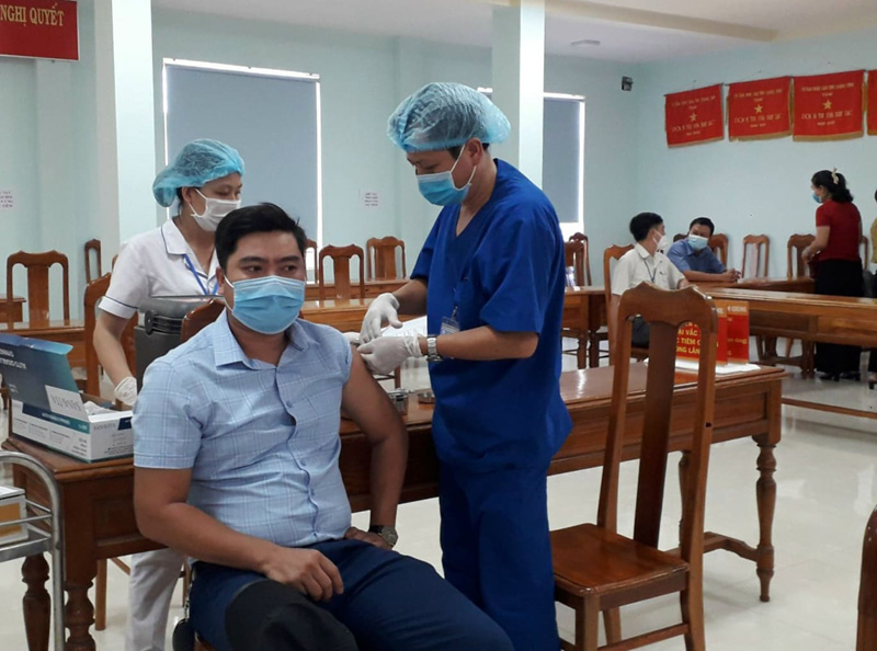 Lệ Thủy: Đưa phần mềm quản lý hồ sơ tiêm vắc-xin phòng dịch Covid-19 vào sử dụng