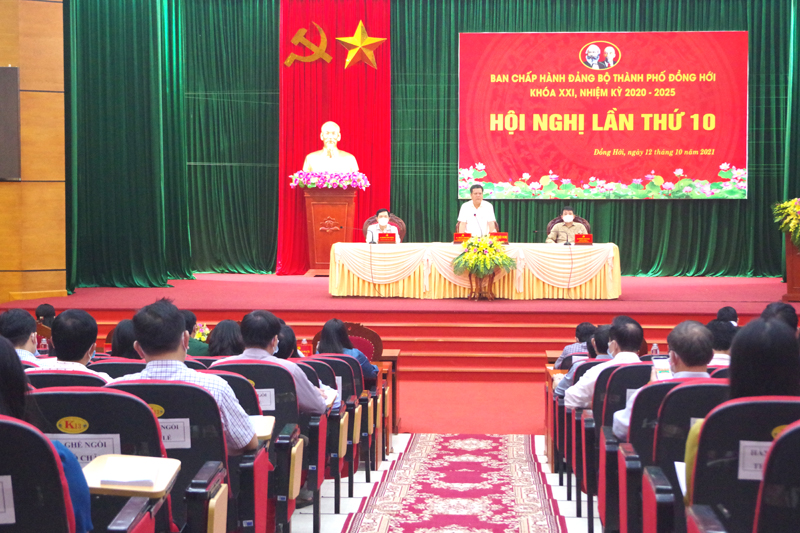 Thành ủy Đồng Hới:   Khôi phục sản xuất, kinh doanh và ổn định đời sống nhân dân