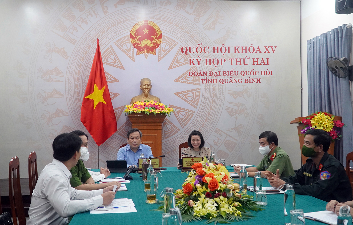 Đoàn đại biểu Quốc hội tỉnh thảo luận nhiều ý kiến về kinh tế-xã hội và các dự án luật