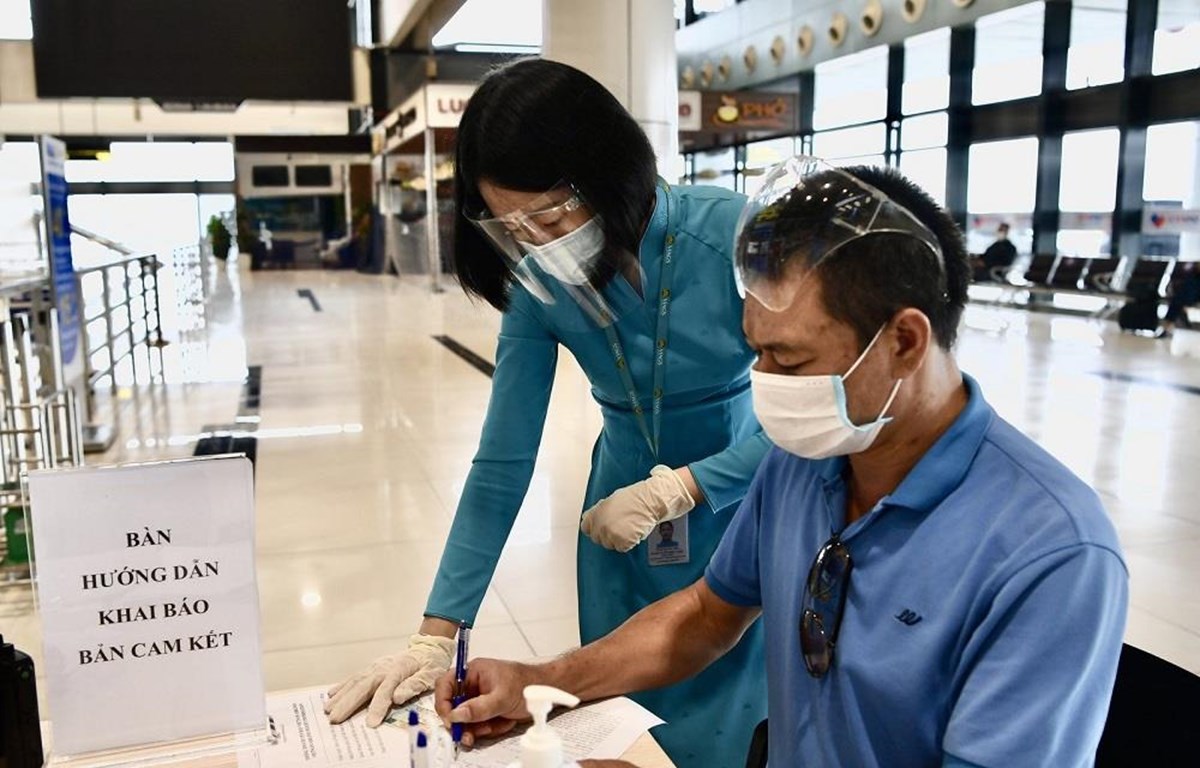 Khách đi máy bay, tàu hỏa không phải kê khai cam kết phòng chống dịch