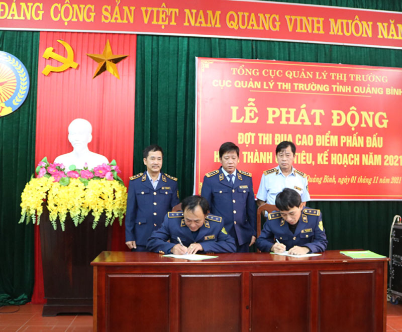 Phát động thi đua cao điểm kiểm tra, kiểm soát thị trường