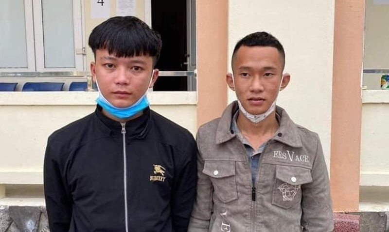 Khởi tố, tạm giam 2 đối tượng hành hung học sinh trước cổng trường