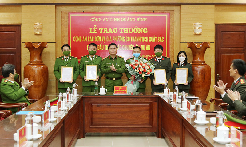 Trao thưởng công an các đơn vị, địa phương có thành tích xuất sắc trong đấu tranh các chuyên án, vụ án