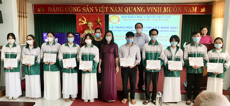 Trao học bổng Vallet cho 152 sinh viên, học sinh ưu tú