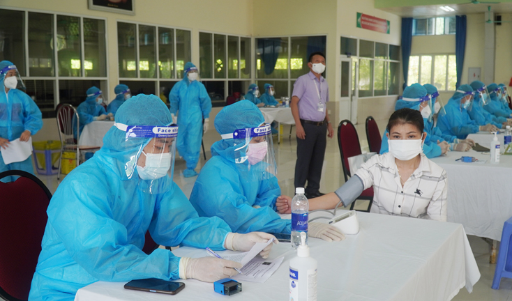 Quảng Bình chuẩn bị triển khai tiêm vắc xin phòng Covid-19 cho trẻ từ 12-17 tuổi
