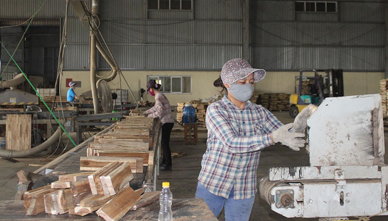 Đổi mới công tác vận động nữ công nhân, viên chức, lao động