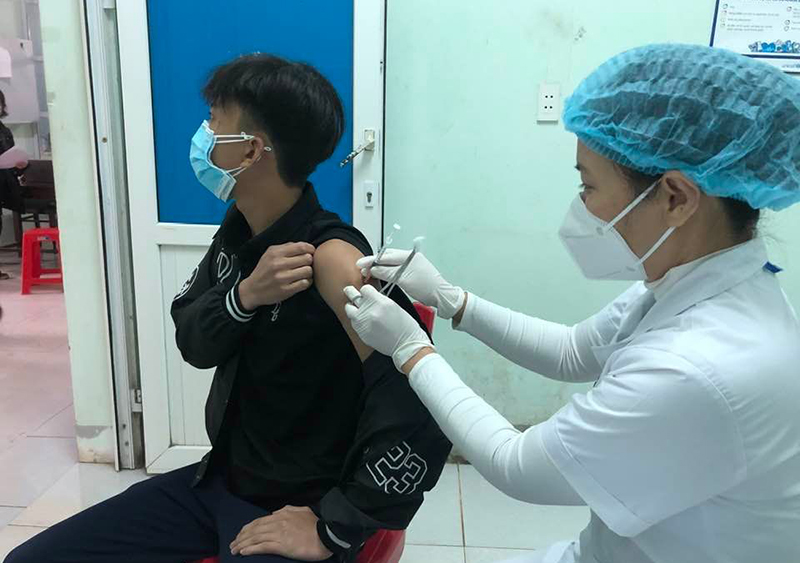 Tuyên Hóa: Triển khai tiêm vắc-xin Covid-19 cho trên 3200 học sinh THPT