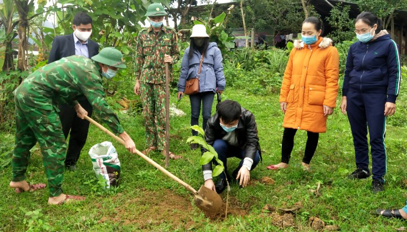 Hỗ trợ mô hình sinh kế thích ứng biến đổi khí hậu cho đồng bào xã Trường Sơn