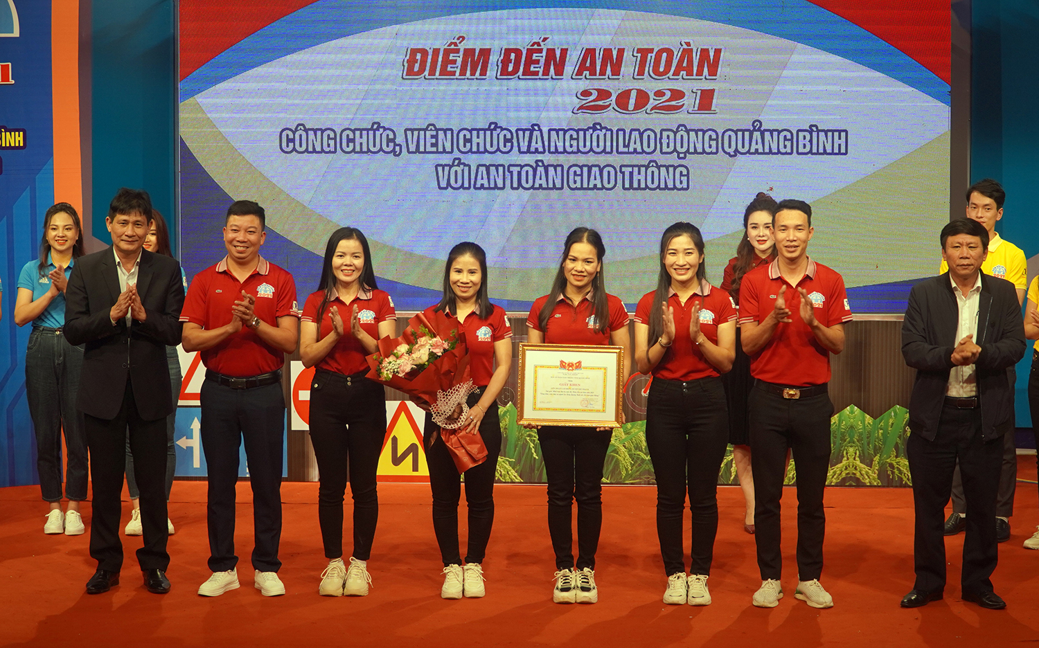Trao 3 giải nhất tại sân chơi "Điểm đến an toàn"