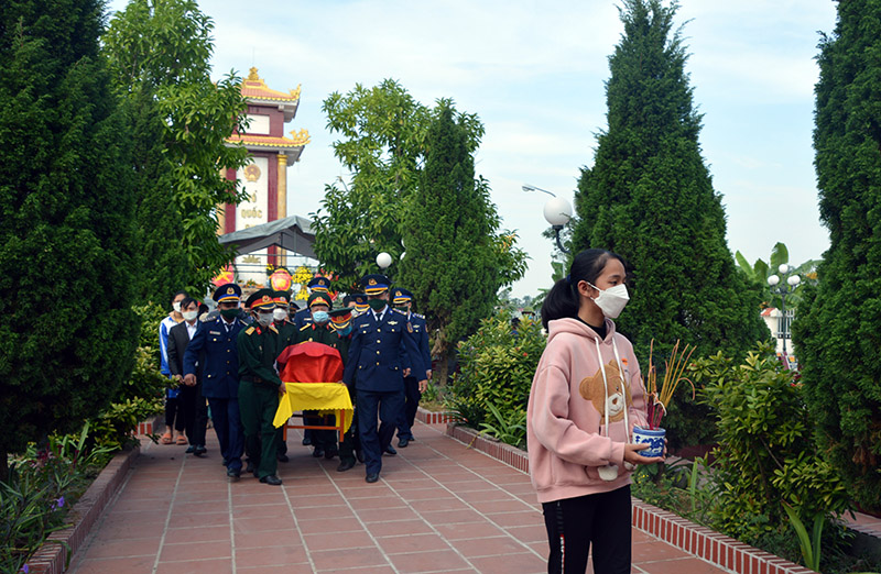 Lễ cải táng hài cốt liệt sĩ Phạm Văn Huy