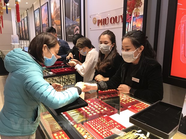 Giá vàng thay đổi không đồng nhất, tỷ giá trung tâm giảm sáng đầu tuần