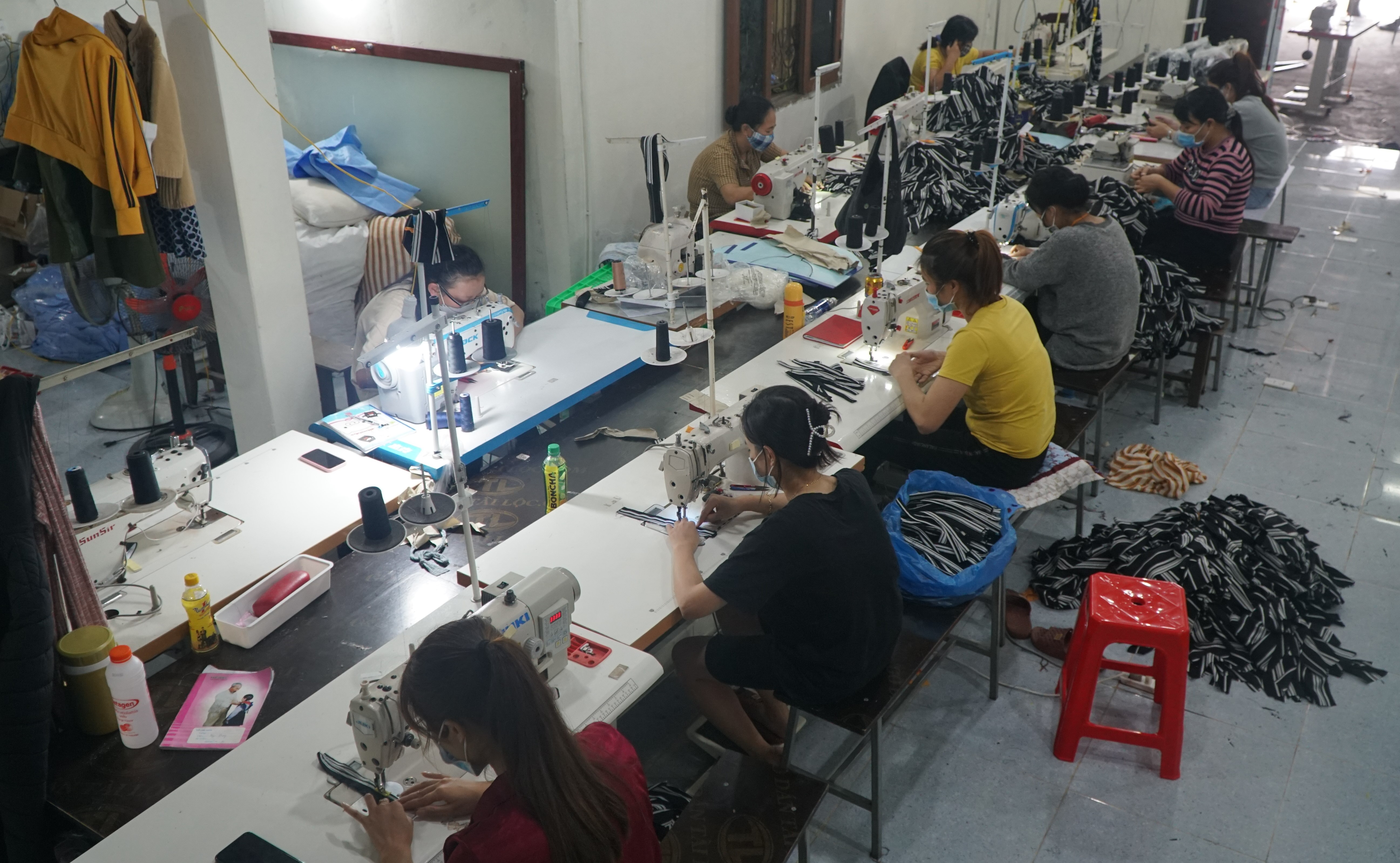 Từ công nhân thành ông chủ xưởng may gia công