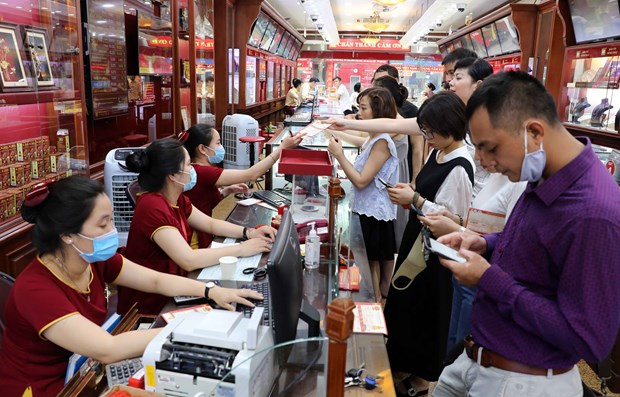 Giá vàng SJC quay đầu giảm, chênh lệch với thế giới vẫn rất cao