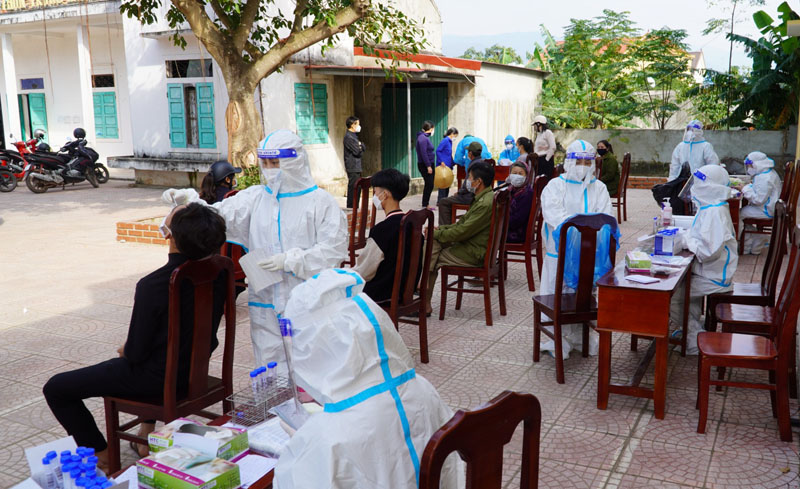 Triển khai xét nghiệm tầm soát SARS-CoV-2 tại các chợ, bến xe, nơi tập trung đông người