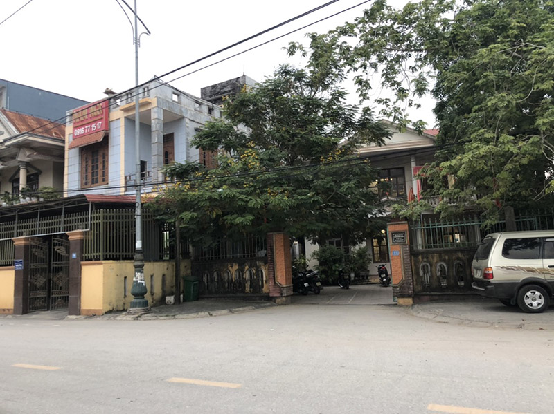 Một nhân viên bỏ nhiệm sở vì vướng nợ nần?