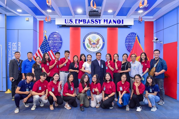 Thi hùng biện tiếng Anh, cơ hội giành 3 tuần đi Mỹ cho học sinh THPT