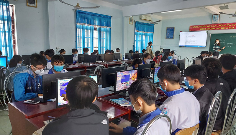 Thi đua để phát triển toàn diện