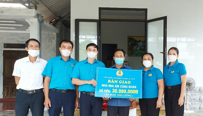 Quan tâm chăm lo đời sống đoàn viên, người lao động
