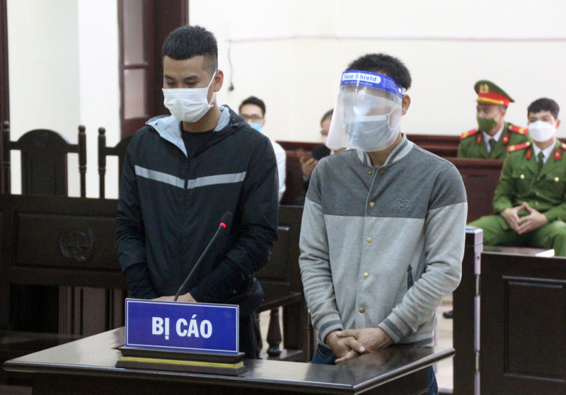 Cùng lãnh án vì tội "Tổ chức cho người khác nhập cảnh trái phép"