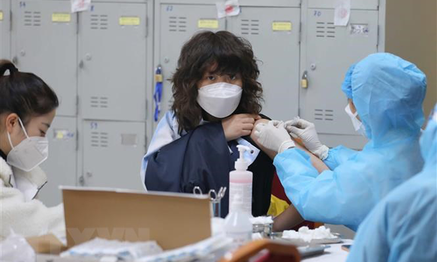 Tiếp tục rà soát, tiêm vét vaccine COVID-19 cho người 12 tuổi trở lên