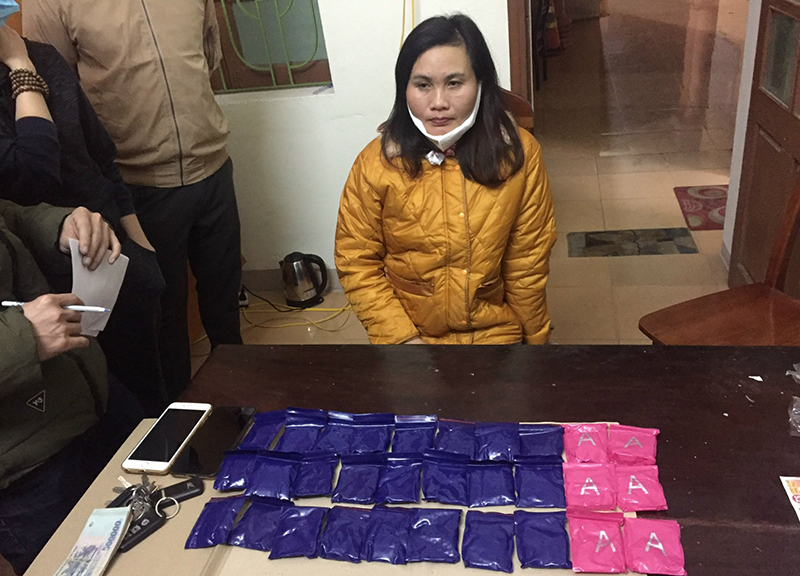 Bắt đối tượng nữ, thu gần 12.000 viên ma túy
