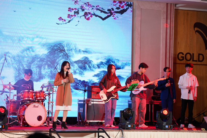 Sâu lắng đêm nhạc "Chạm"