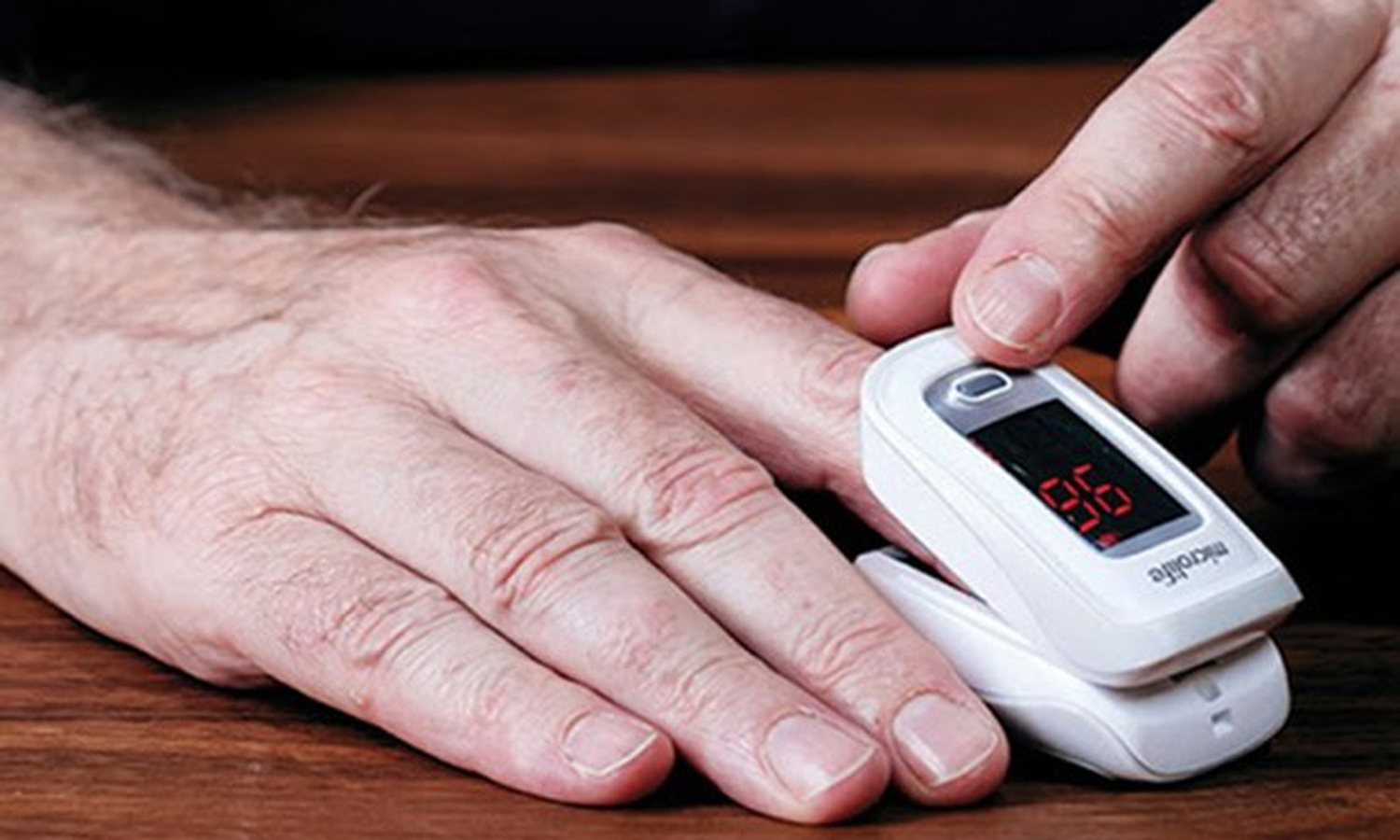 Người dân cần thận trọng khi mua máy đo nồng độ oxy trong máu SpO2