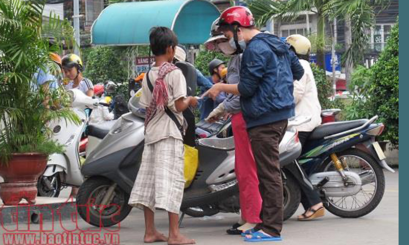 Tổ chức, ép buộc trẻ em đi xin ăn bị phạt tới 15 triệu đồng