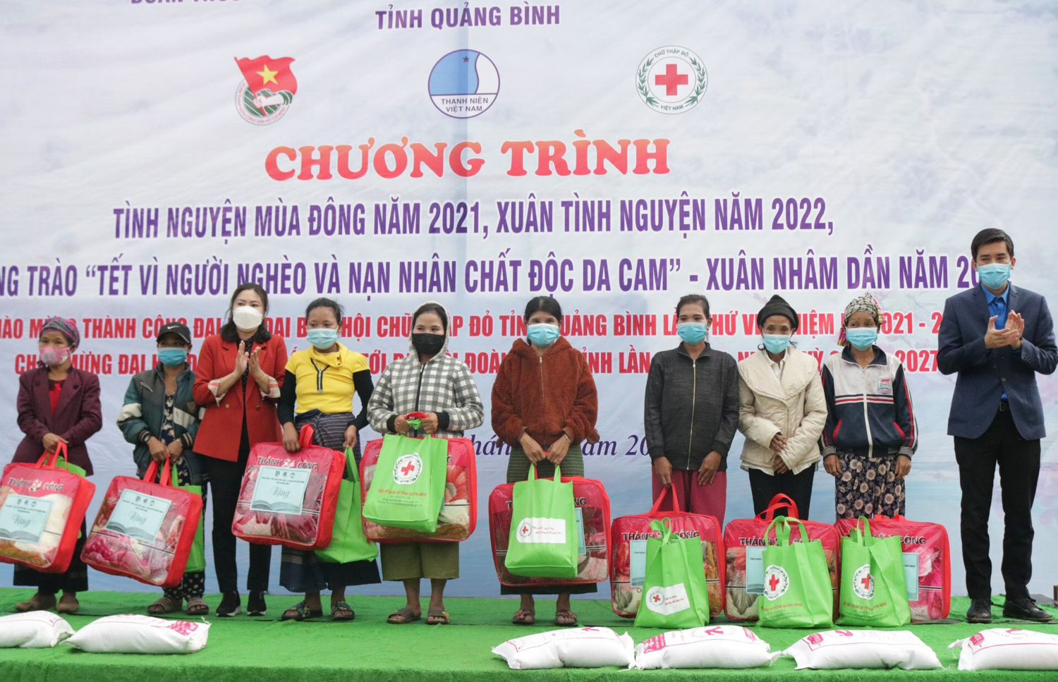 Ấm áp chương trình "Tình nguyện mùa đông năm 2021, xuân tình nguyên 2022"