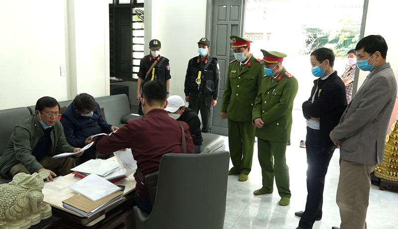Bắt các đối tượng cho vay lãi nặng
