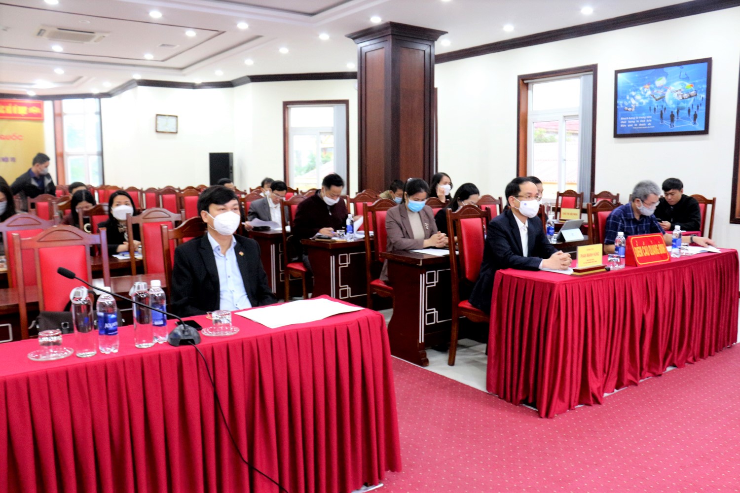 Xây dựng nền hành chính nhà nước dân chủ, phục vụ nhân dân