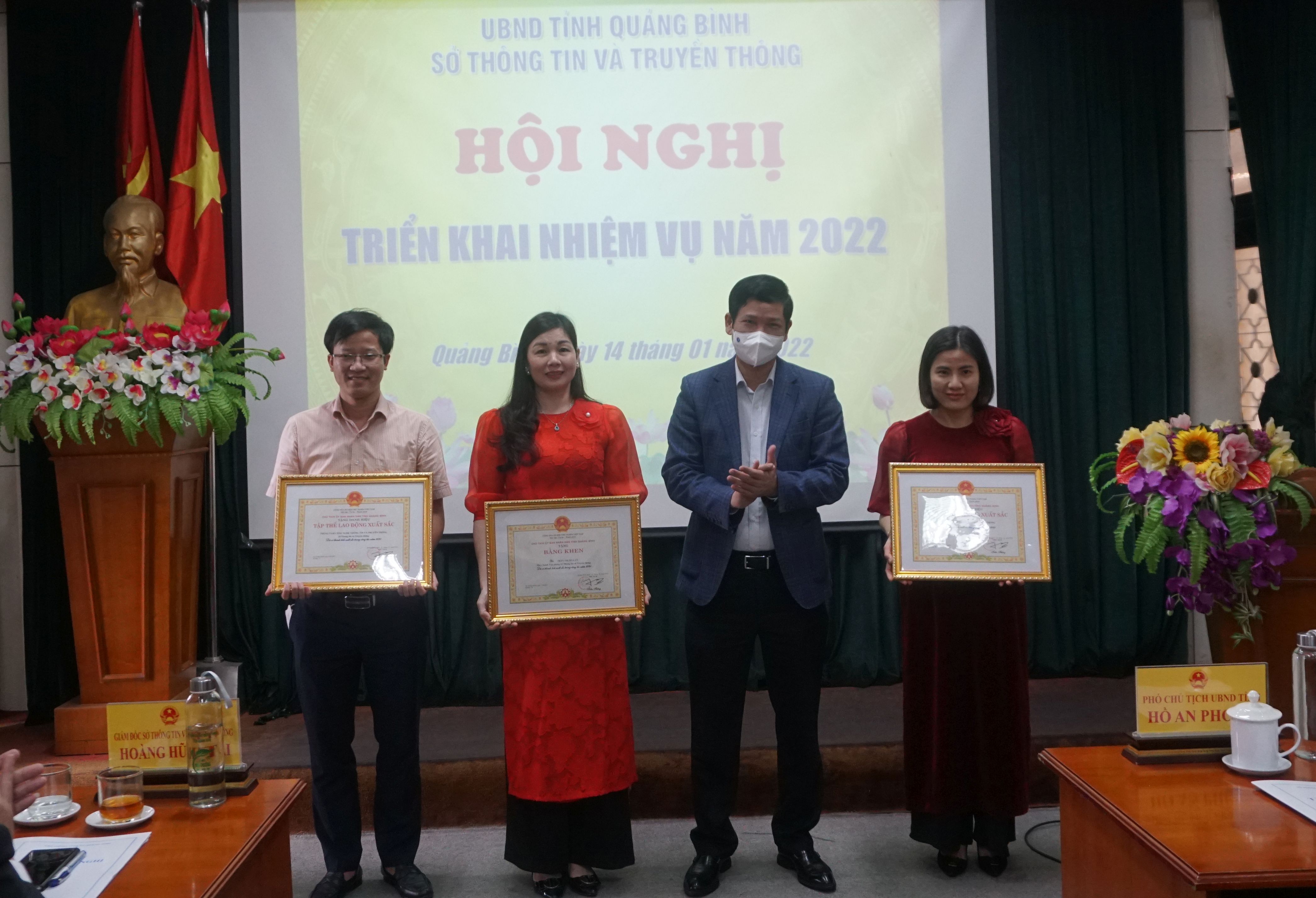 Đẩy mạnh chuyển đổi số, phát triển chính quyền điện tử, đô thị thông minh